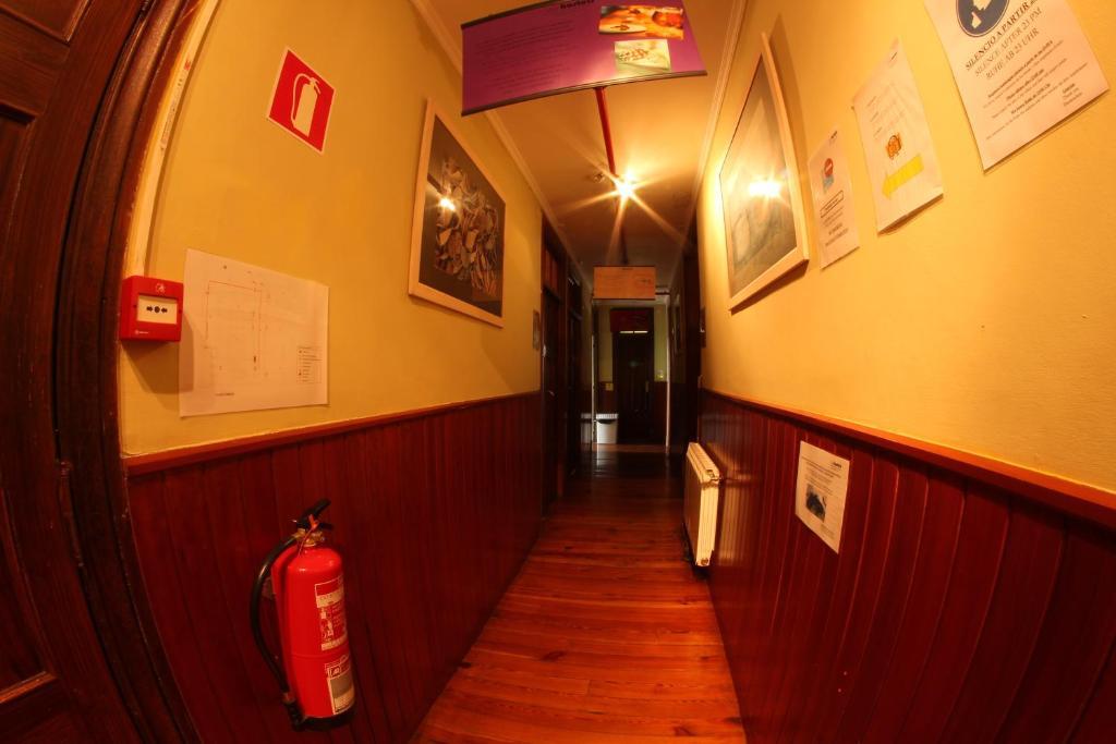 サンティアゴ・デ・コンポステーラ アルベルゲ ルーツ＆ブーツホステル 部屋 写真